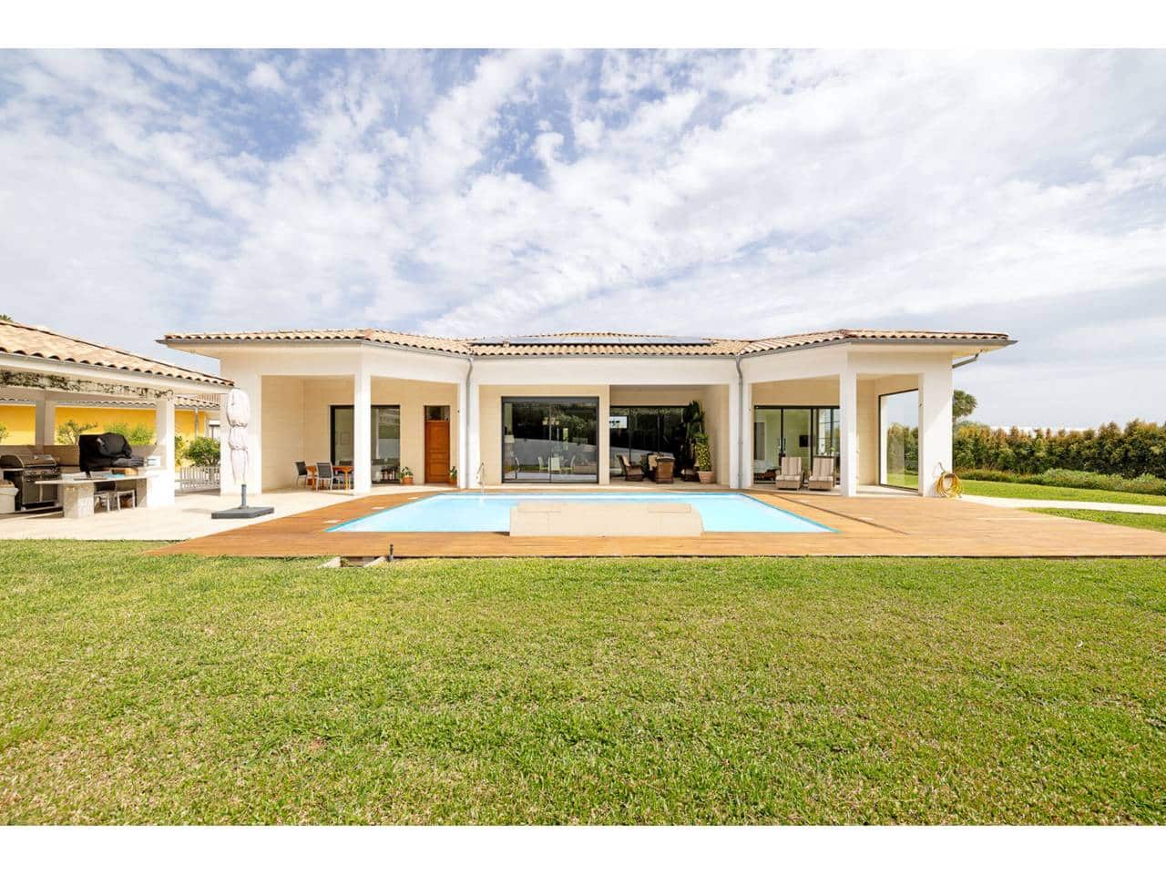 4 chambre Villa/Maison à vendre à Sotogrande avec piscine garage - 2 200 000 € (Ref: 8928365)