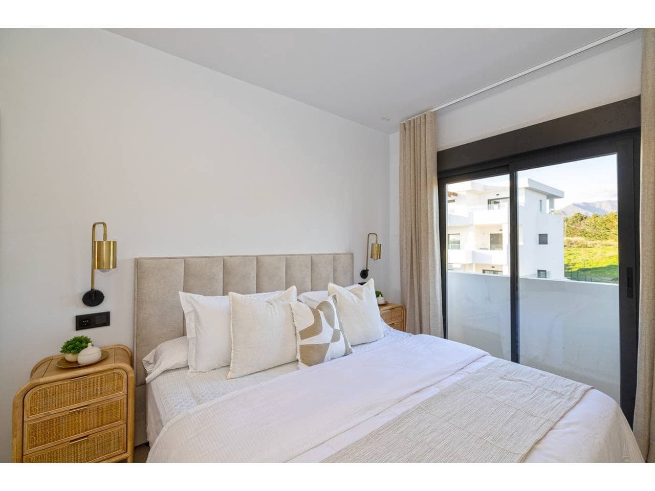 3 bedroom Apartment for sale in Casares with pool garage - € 787,600 (Ref: 8936516)