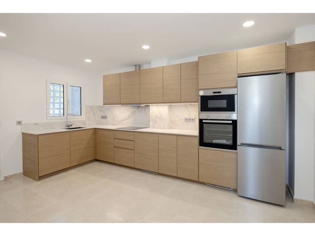 3 soverom Hus til salgs i Sotogrande, San Roque med svømmebasseng garasje - € 570 000 (Ref: 8952476)