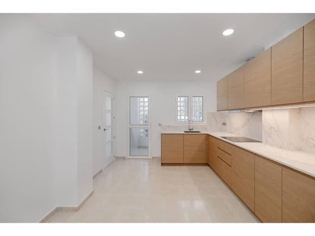 3 soverom Hus til salgs i Sotogrande, San Roque med svømmebasseng garasje - € 570 000 (Ref: 8952476)