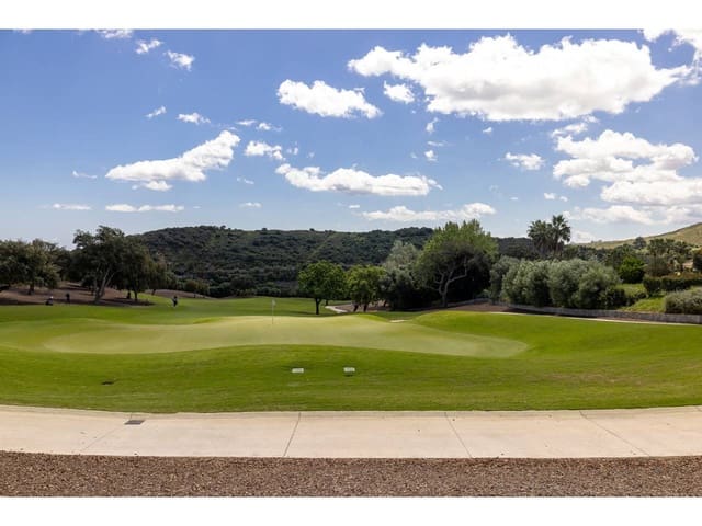 Piso de 3 habitaciones en Sotogrande, San Roque en venta con piscina garaje - 550.000 € (Ref: 8952477)