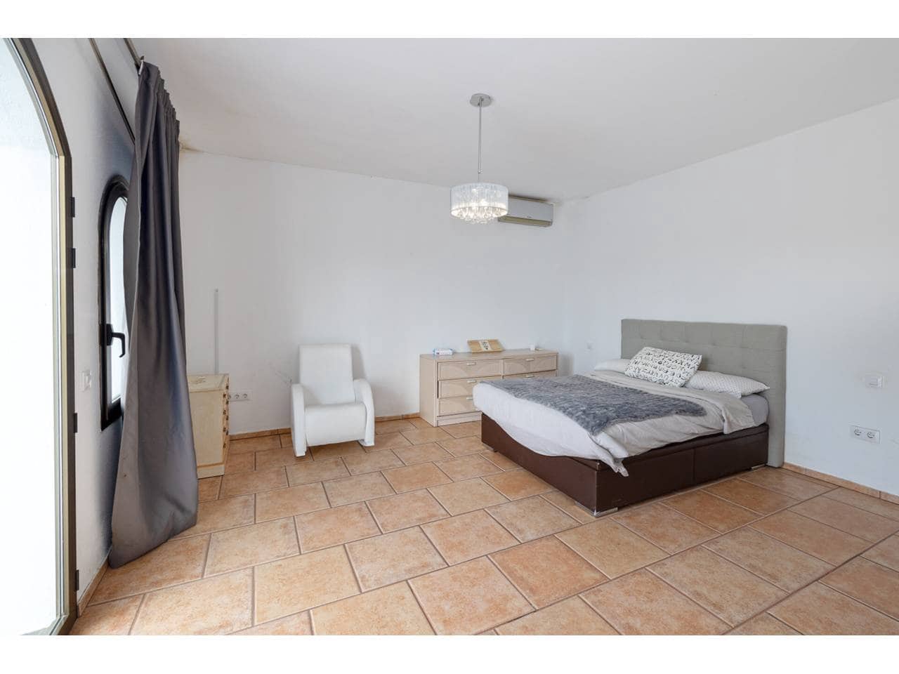 4 makuuhuone Huvila myytävänä paikassa Sotogrande mukana uima-altaan 
autotalli - 975 000 € (Ref: 8982073)