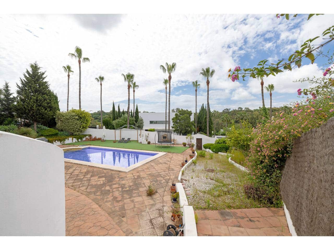 4 makuuhuone Huvila myytävänä paikassa Sotogrande mukana uima-altaan 
autotalli - 975 000 € (Ref: 8982073)