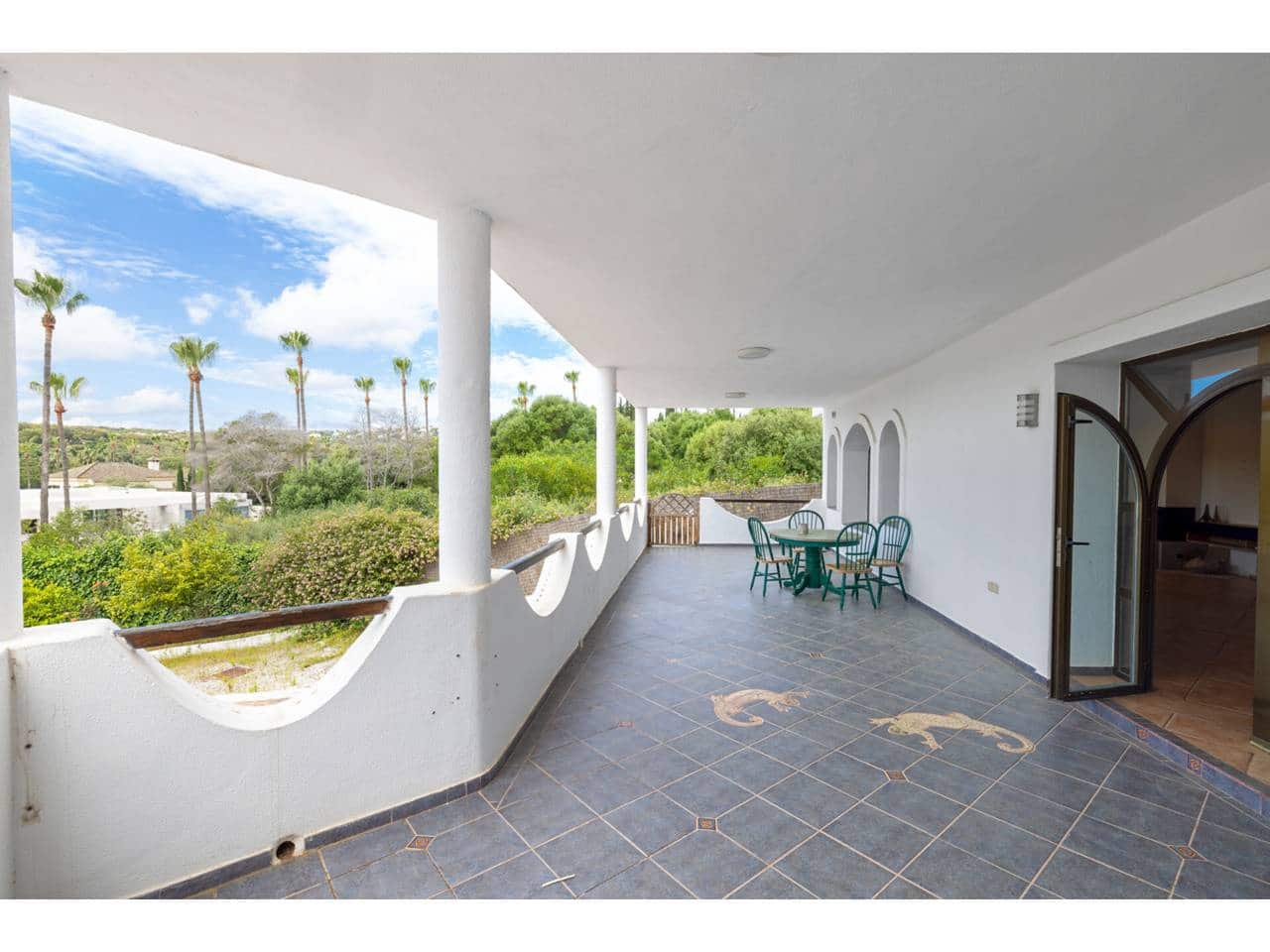 4 makuuhuone Huvila myytävänä paikassa Sotogrande mukana uima-altaan 
autotalli - 975 000 € (Ref: 8982073)