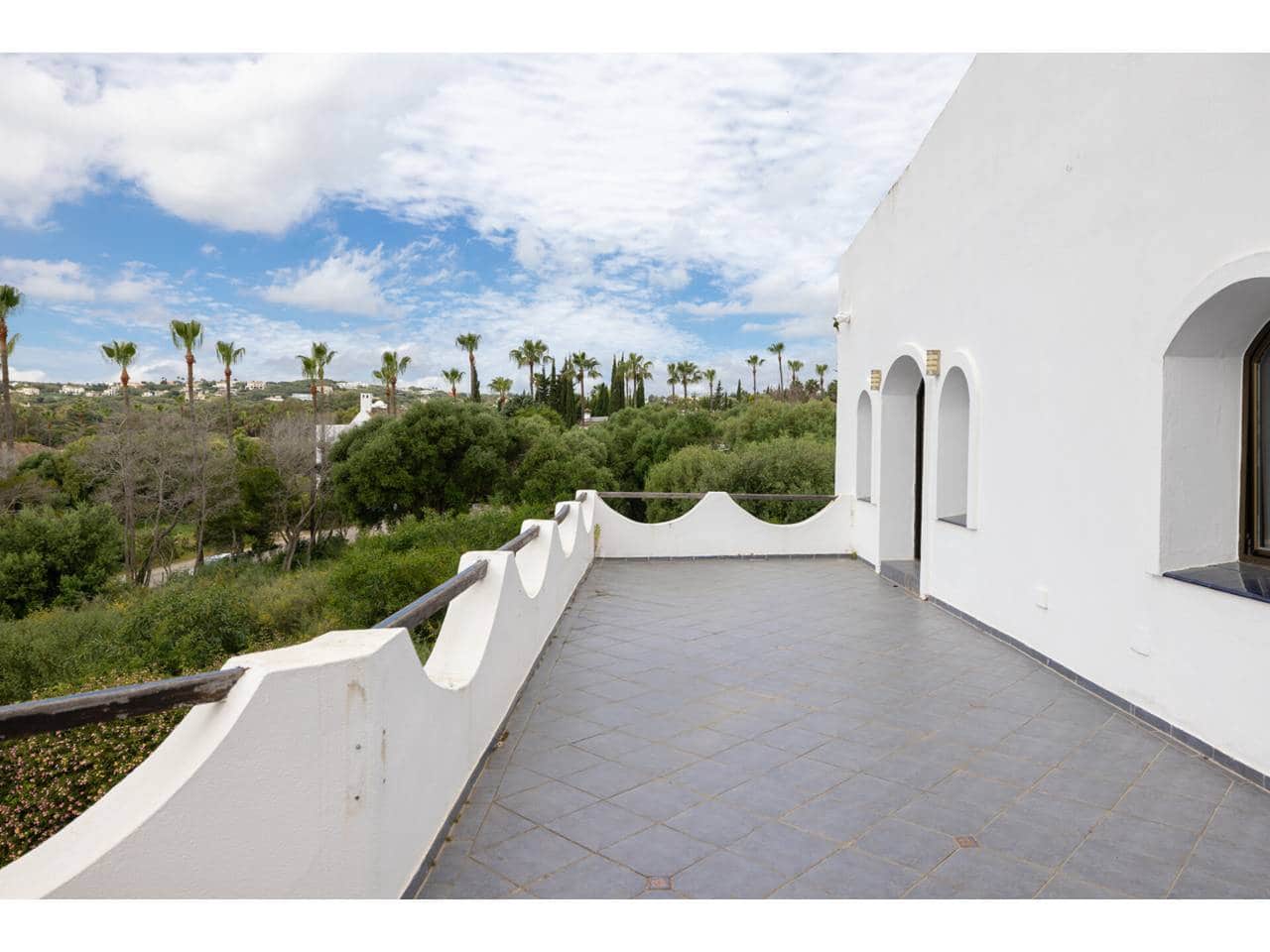 4 makuuhuone Huvila myytävänä paikassa Sotogrande mukana uima-altaan 
autotalli - 975 000 € (Ref: 8982073)