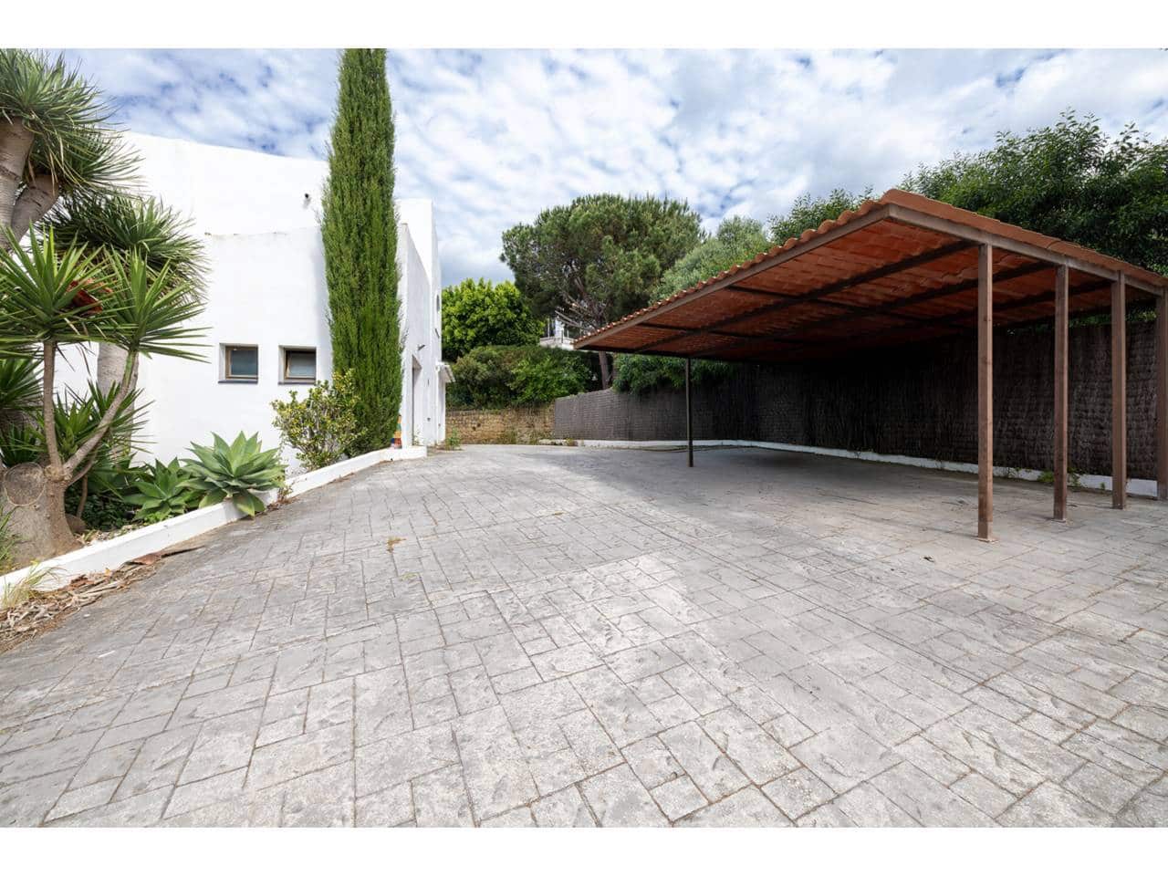 4 makuuhuone Huvila myytävänä paikassa Sotogrande mukana uima-altaan 
autotalli - 975 000 € (Ref: 8982073)