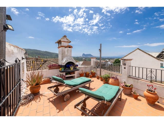 5 makuuhuone Huvila myytävänä paikassa San Roque mukana 
autotalli - 366 000 € (Ref: 9007200)