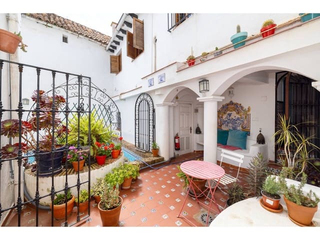 5 makuuhuone Huvila myytävänä paikassa San Roque mukana 
autotalli - 366 000 € (Ref: 9007200)