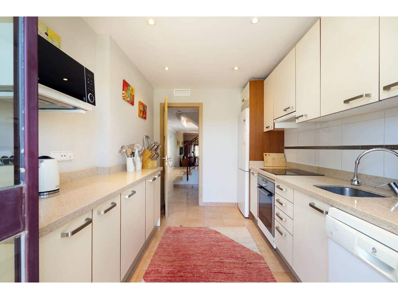 2 soveværelse Byhus til salg i La Alcaidesa med swimmingpool - € 299.000 (Ref: 9012131)