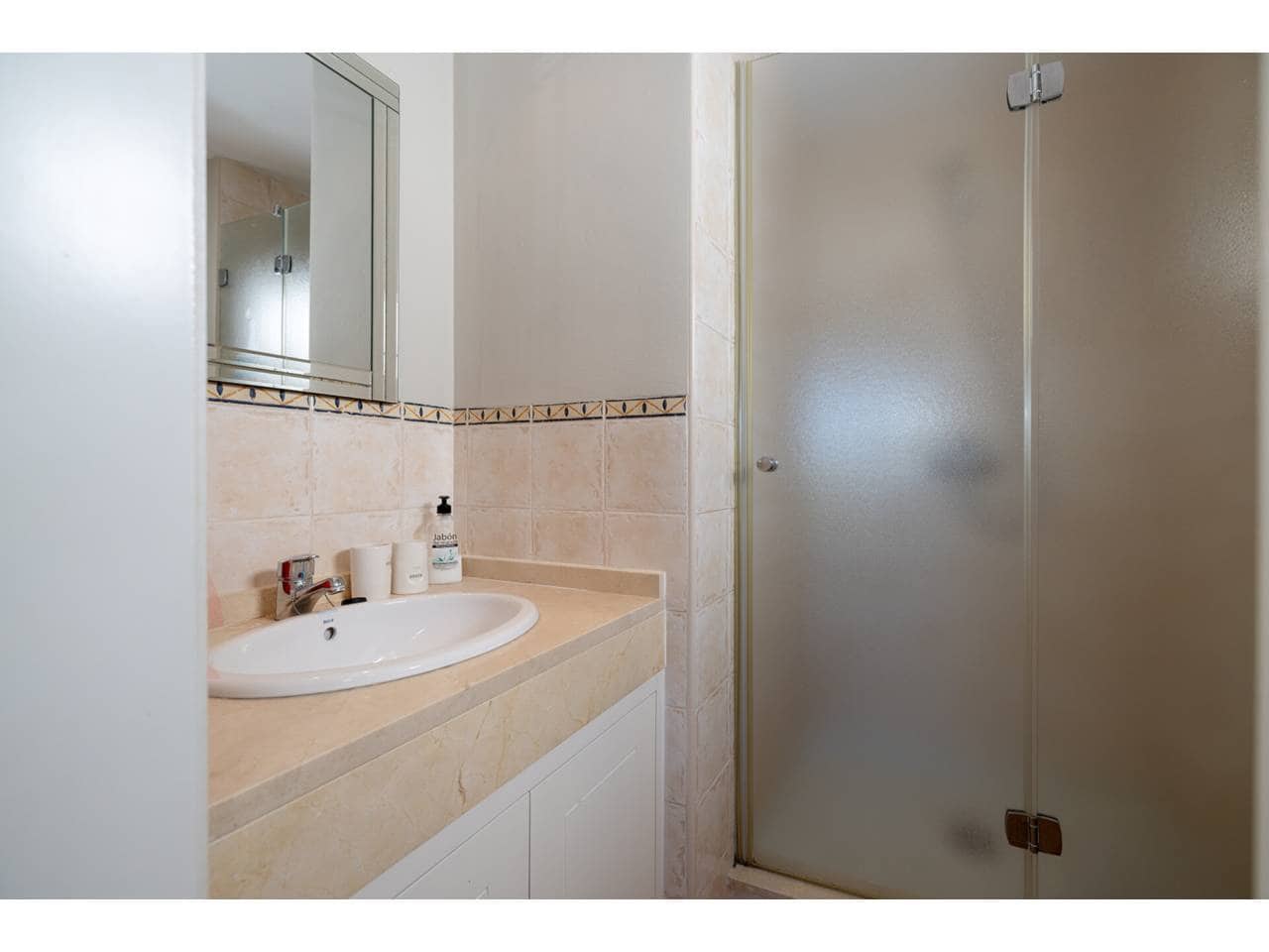 2 soveværelse Byhus til salg i La Alcaidesa med swimmingpool - € 299.000 (Ref: 9012131)