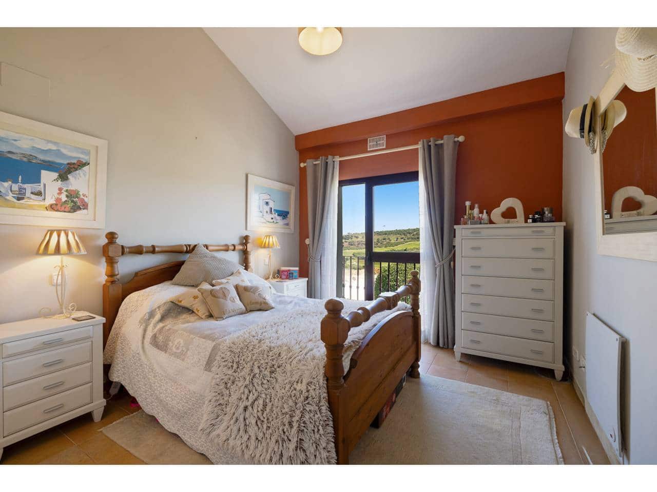 2 soveværelse Byhus til salg i La Alcaidesa med swimmingpool - € 299.000 (Ref: 9012131)