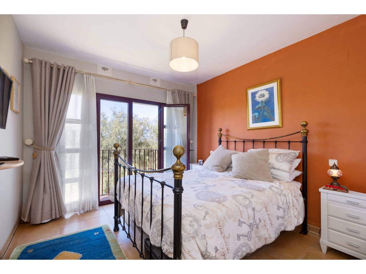 2 soveværelse Byhus til salg i La Alcaidesa med swimmingpool - € 299.000 (Ref: 9012131)