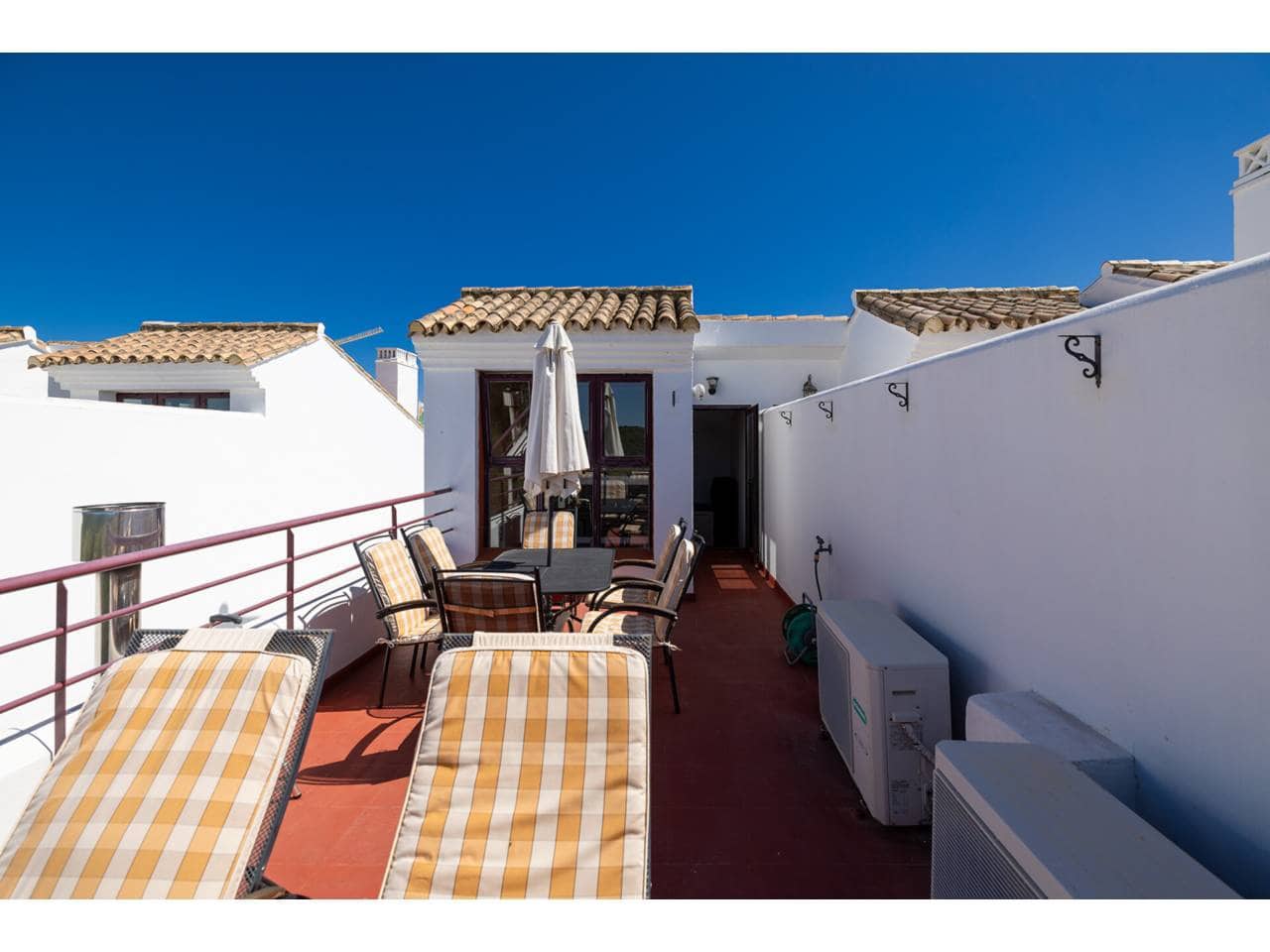 2 soveværelse Byhus til salg i La Alcaidesa med swimmingpool - € 299.000 (Ref: 9012131)