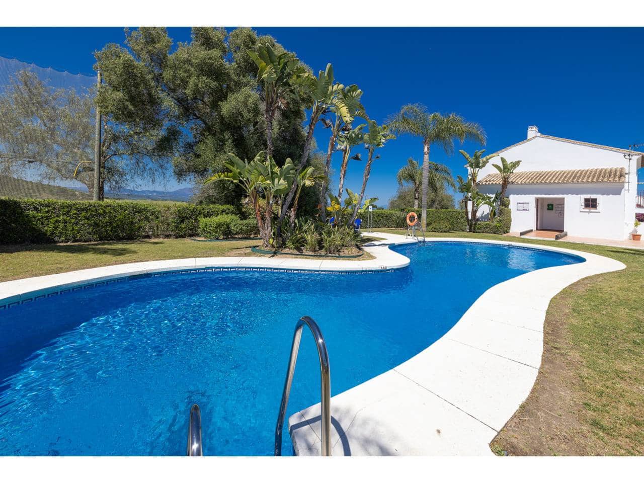 2 soveværelse Byhus til salg i La Alcaidesa med swimmingpool - € 299.000 (Ref: 9012131)