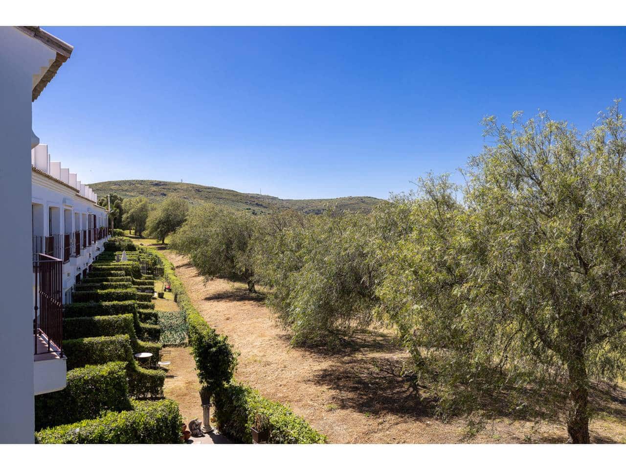 2 soveværelse Byhus til salg i La Alcaidesa med swimmingpool - € 299.000 (Ref: 9012131)