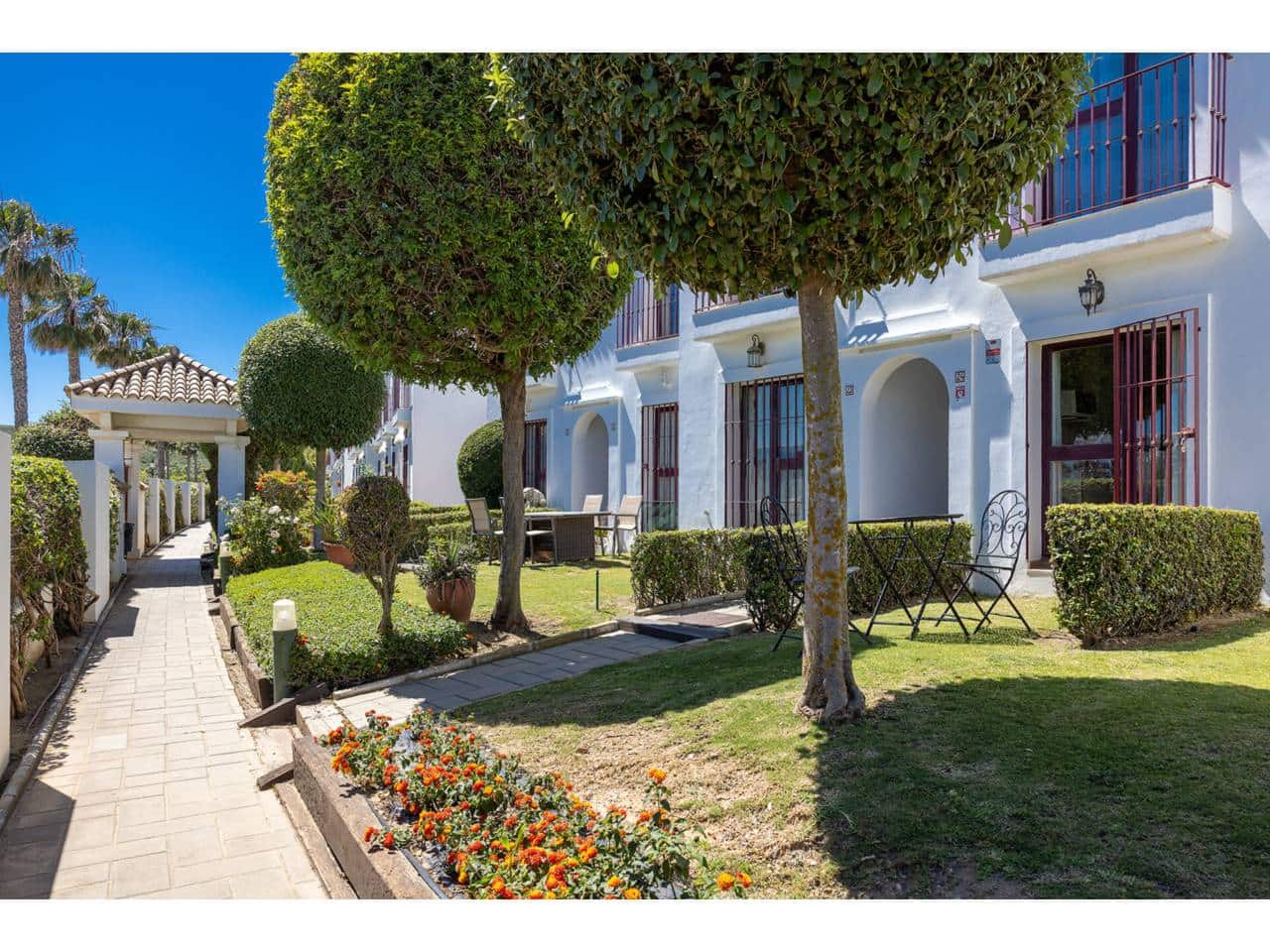 2 soveværelse Byhus til salg i La Alcaidesa med swimmingpool - € 299.000 (Ref: 9012131)