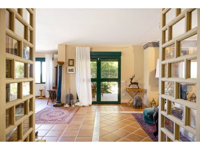 5 makuuhuone Huvila myytävänä paikassa Sotogrande, San Roque mukana uima-altaan 
autotalli - 1 550 000 € (Ref: 9026262)