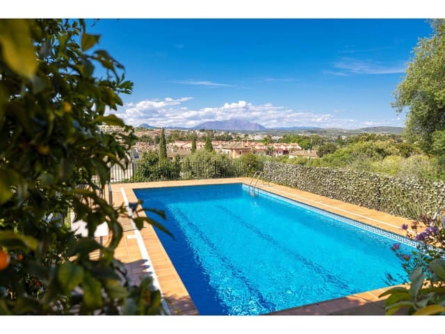 5 makuuhuone Huvila myytävänä paikassa Sotogrande, San Roque mukana uima-altaan 
autotalli - 1 550 000 € (Ref: 9026262)