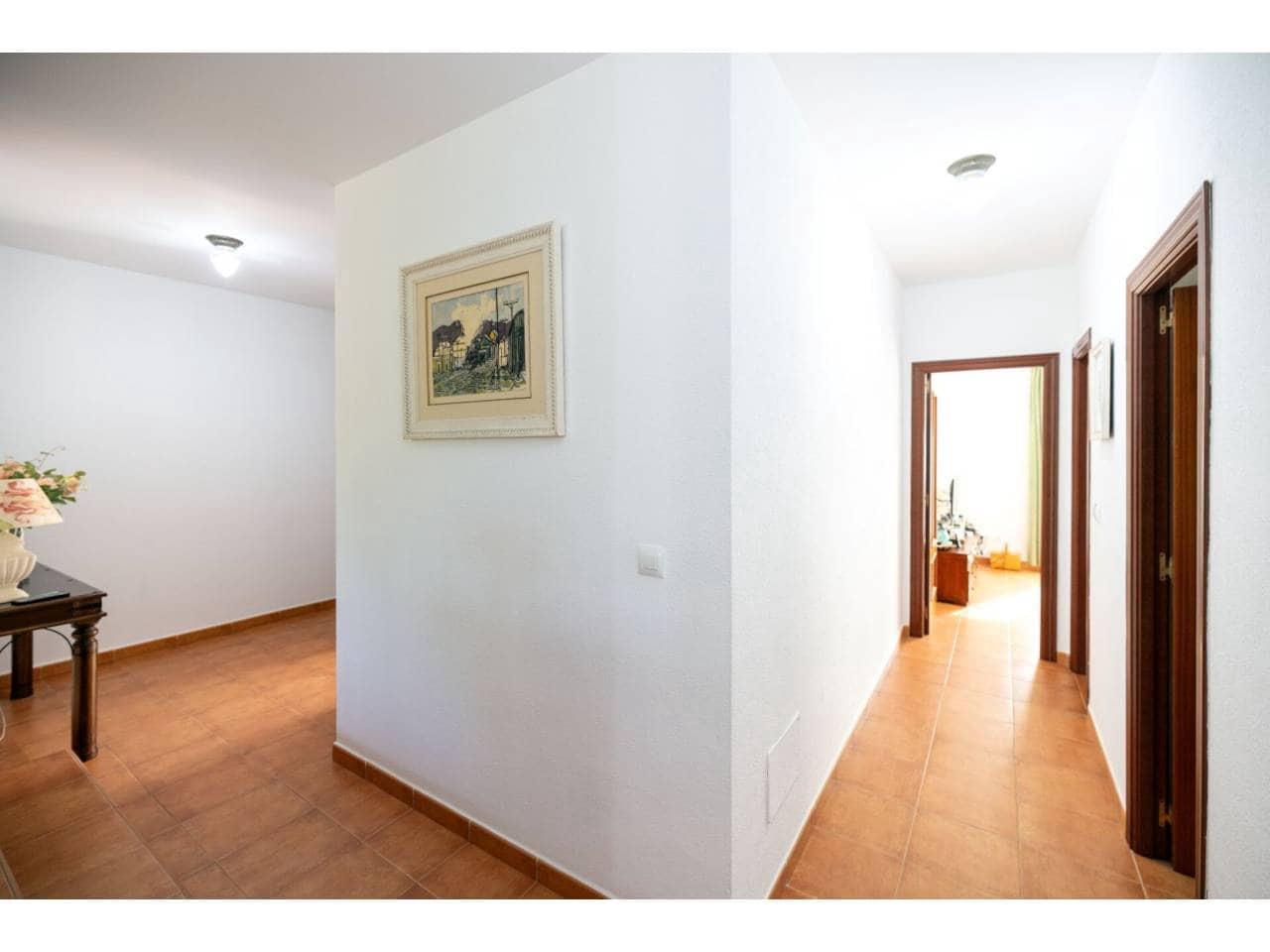 5 soverom Kjedet enebolig til salgs i Manilva med svømmebasseng garasje - € 830 000 (Ref: 9081180)