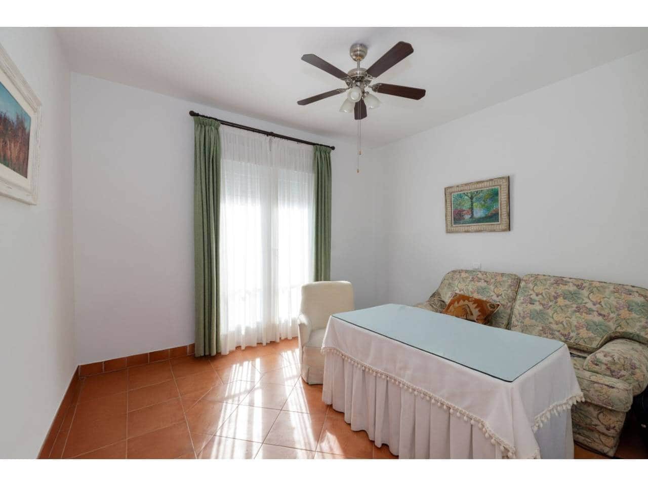 5 soverom Kjedet enebolig til salgs i Manilva med svømmebasseng garasje - € 830 000 (Ref: 9081180)