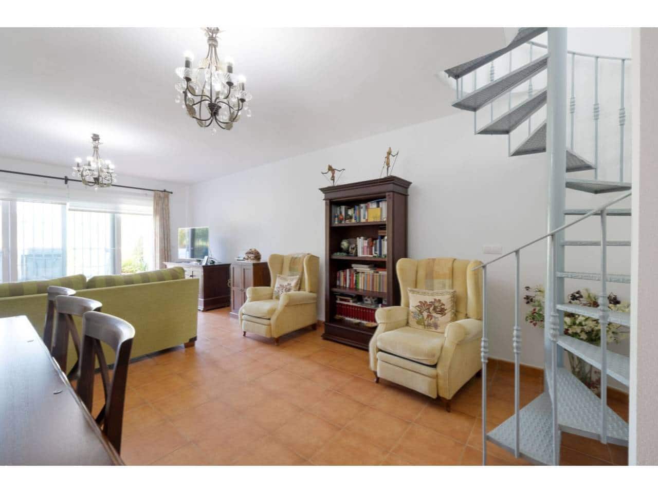 5 soverom Kjedet enebolig til salgs i Manilva med svømmebasseng garasje - € 830 000 (Ref: 9081180)