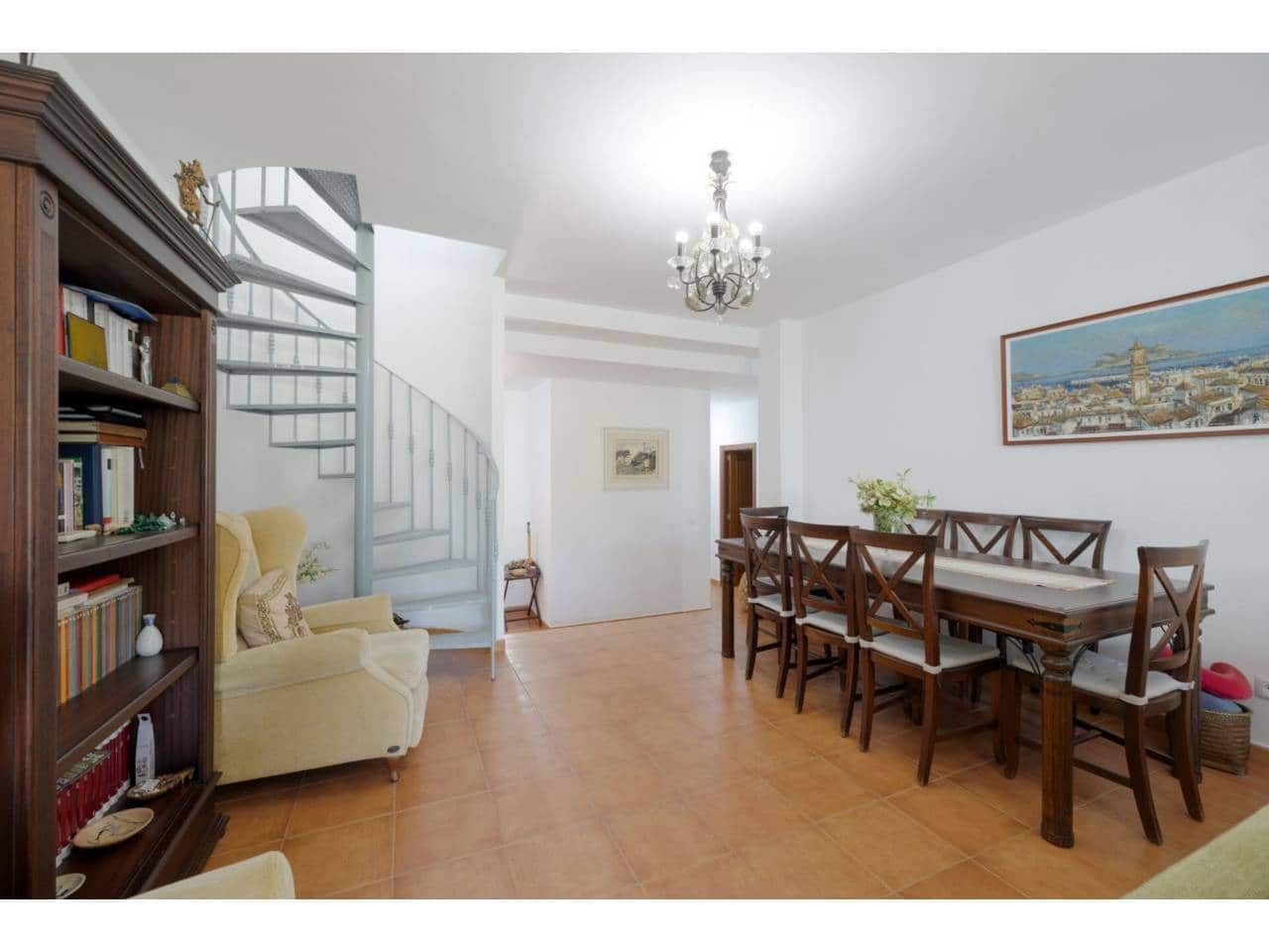 5 soverom Kjedet enebolig til salgs i Manilva med svømmebasseng garasje - € 830 000 (Ref: 9081180)