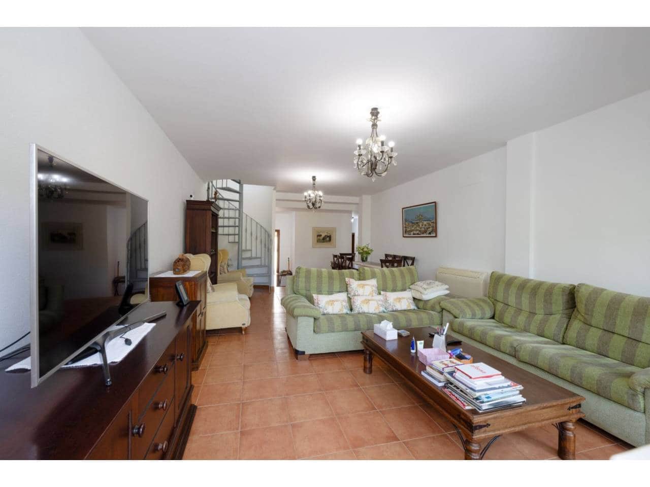 5 soverom Kjedet enebolig til salgs i Manilva med svømmebasseng garasje - € 830 000 (Ref: 9081180)