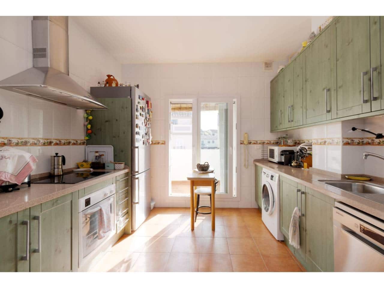 5 soverom Kjedet enebolig til salgs i Manilva med svømmebasseng garasje - € 830 000 (Ref: 9081180)