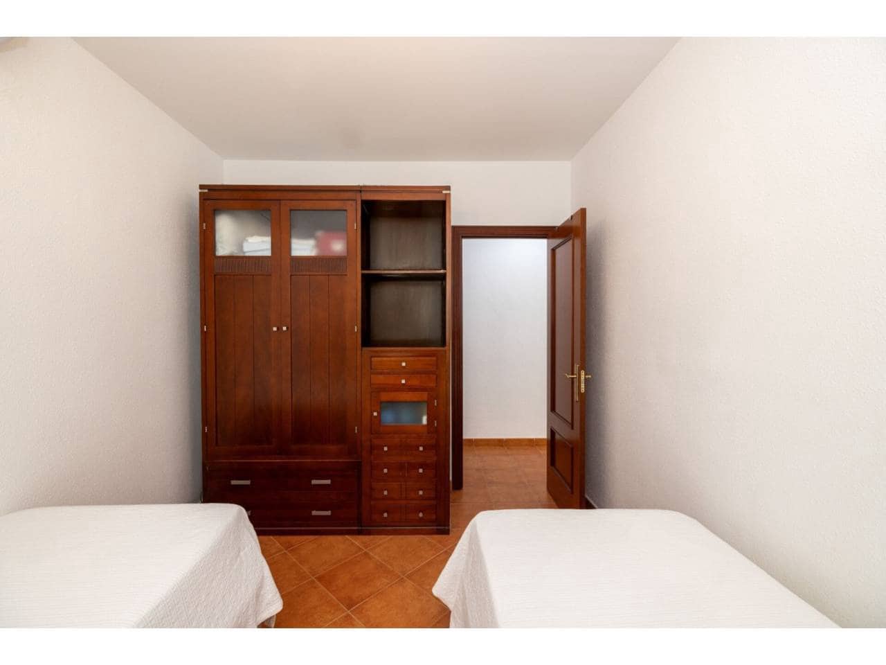 5 soverom Kjedet enebolig til salgs i Manilva med svømmebasseng garasje - € 830 000 (Ref: 9081180)