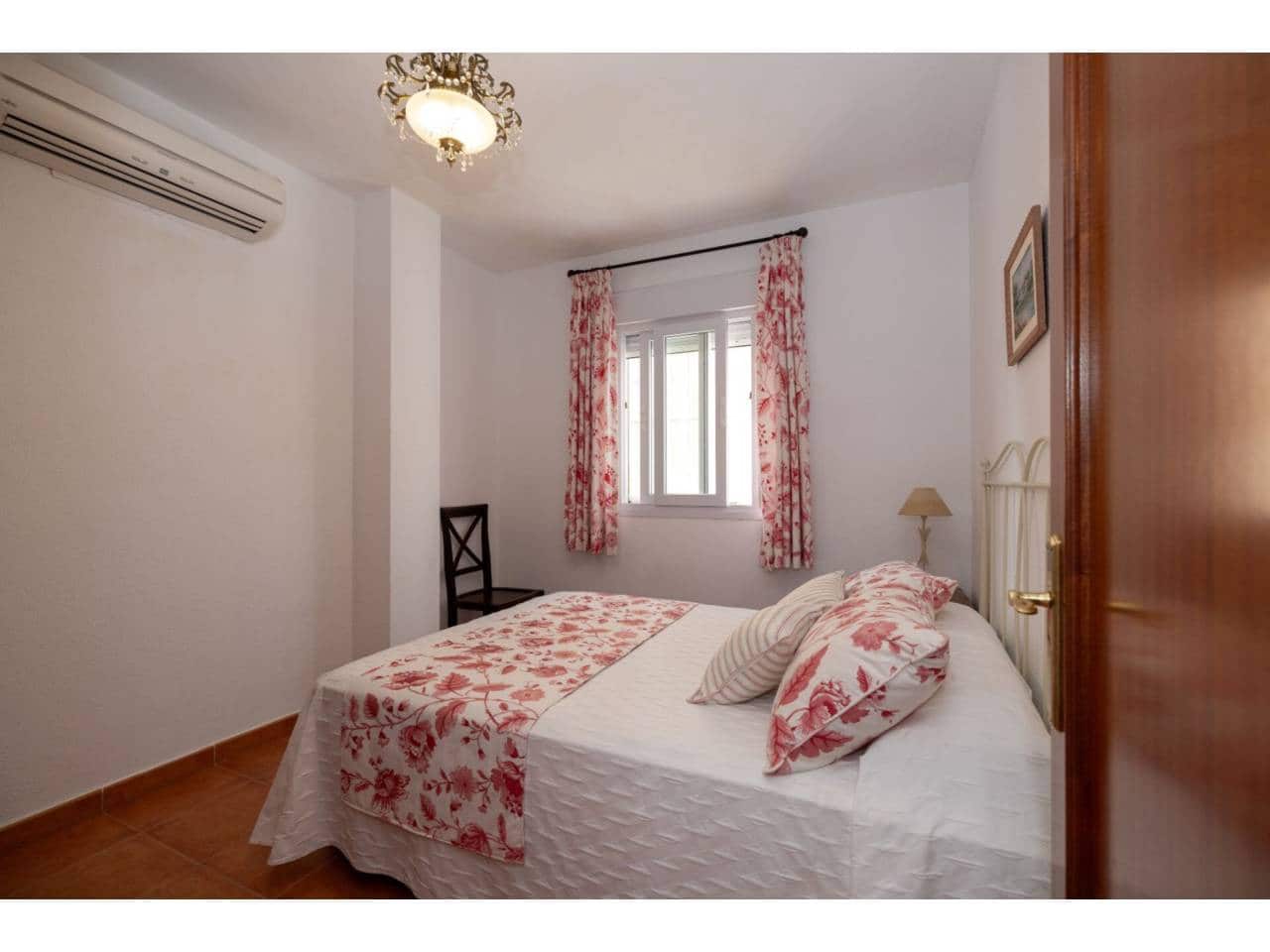 5 soverom Kjedet enebolig til salgs i Manilva med svømmebasseng garasje - € 830 000 (Ref: 9081180)