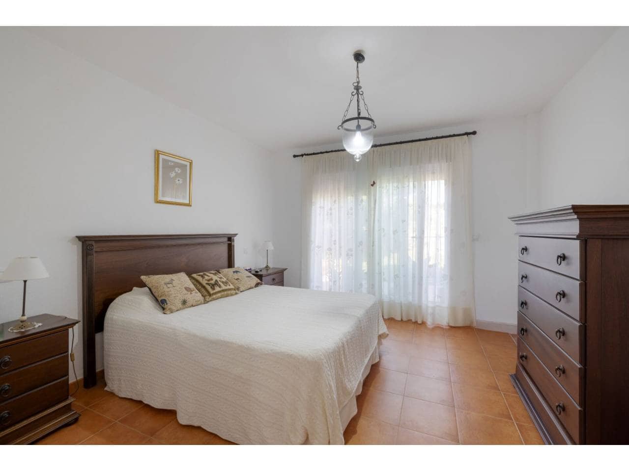 5 soverom Kjedet enebolig til salgs i Manilva med svømmebasseng garasje - € 830 000 (Ref: 9081180)