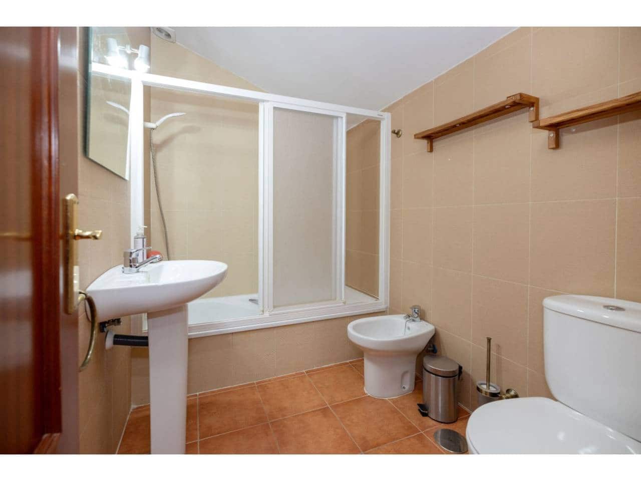 5 soverom Kjedet enebolig til salgs i Manilva med svømmebasseng garasje - € 830 000 (Ref: 9081180)