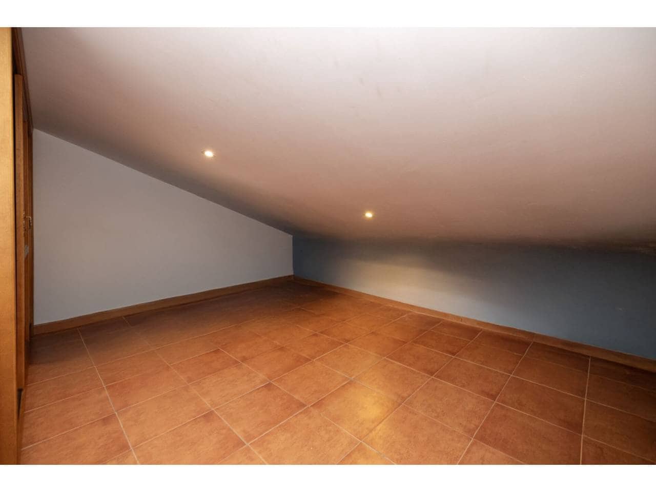 5 soverom Kjedet enebolig til salgs i Manilva med svømmebasseng garasje - € 830 000 (Ref: 9081180)