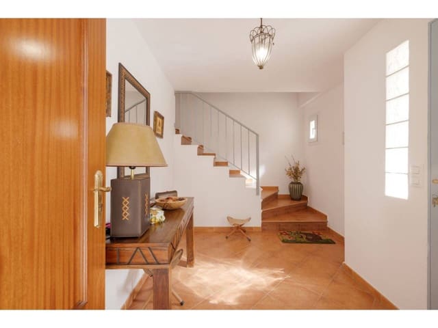 5 sypialnia Dom blizniak na sprzedaż w Manilva z basenem garażem - 830 000 € (Ref: 9081180)