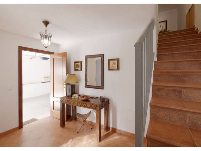 5 sypialnia Dom blizniak na sprzedaż w Manilva z basenem garażem - 830 000 € (Ref: 9081180)