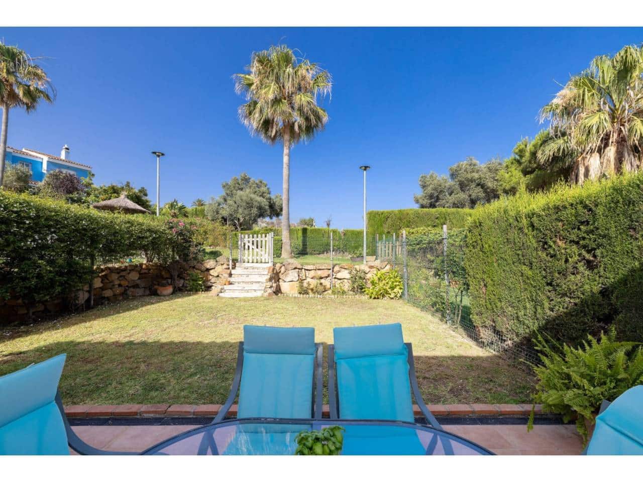 5 soverom Kjedet enebolig til salgs i Manilva med svømmebasseng garasje - € 830 000 (Ref: 9081180)