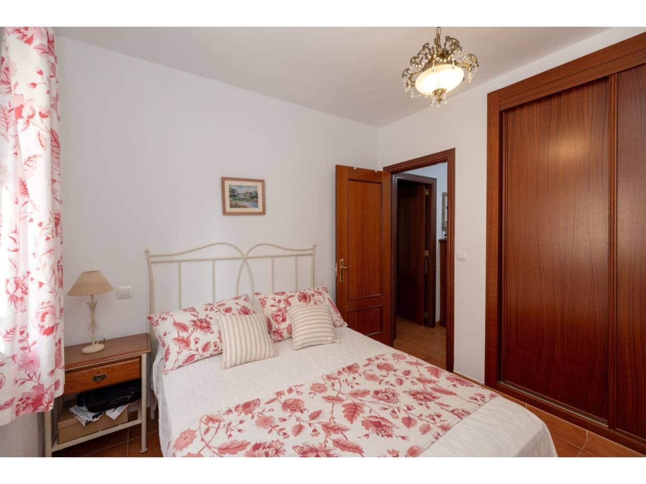 5 soverom Kjedet enebolig til salgs i Manilva med svømmebasseng garasje - € 830 000 (Ref: 9081180)