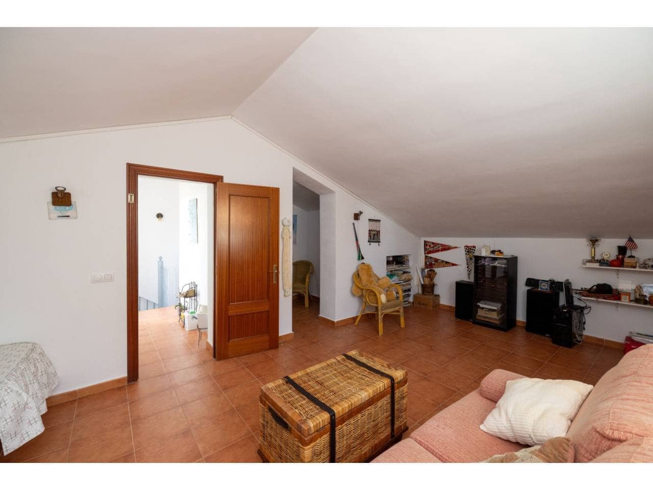 5 soverom Kjedet enebolig til salgs i Manilva med svømmebasseng garasje - € 830 000 (Ref: 9081180)