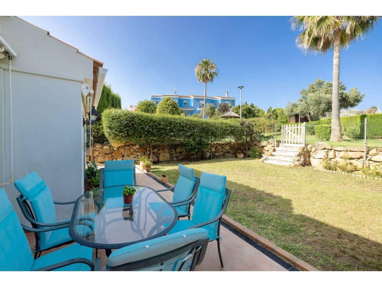 5 soverom Kjedet enebolig til salgs i Manilva med svømmebasseng garasje - € 830 000 (Ref: 9081180)