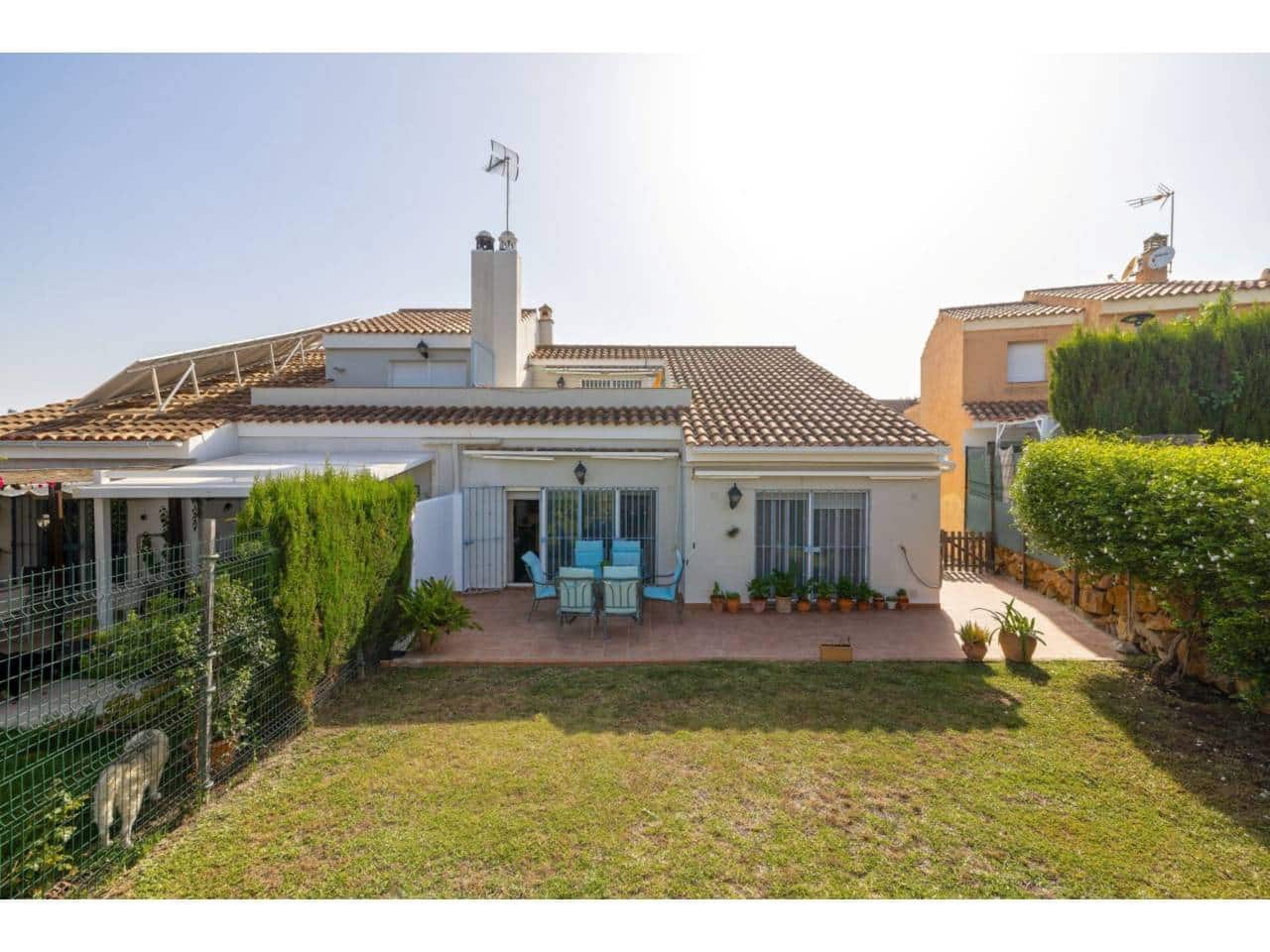 5 soverom Kjedet enebolig til salgs i Manilva med svømmebasseng garasje - € 830 000 (Ref: 9081180)