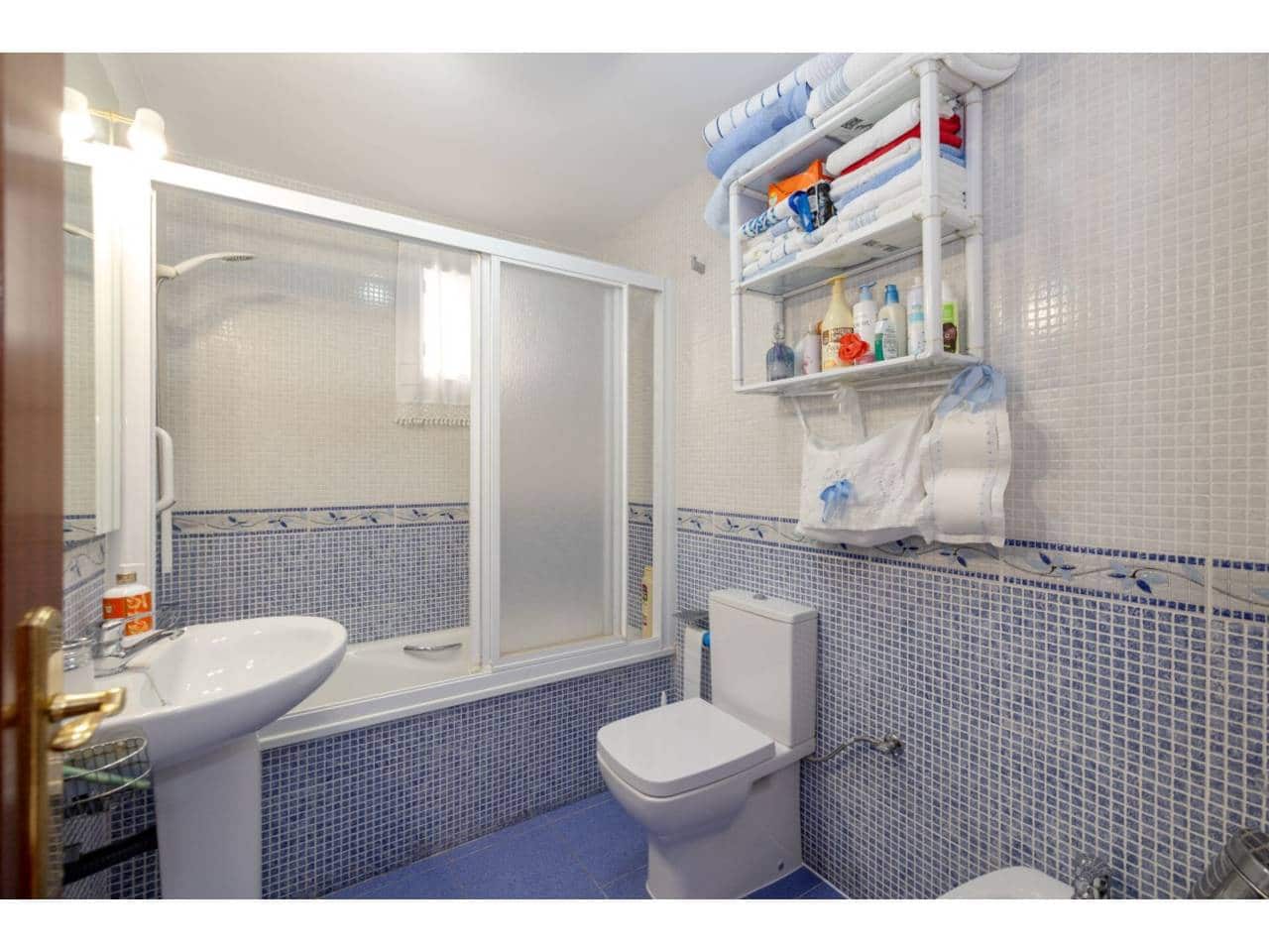 5 soverom Kjedet enebolig til salgs i Manilva med svømmebasseng garasje - € 830 000 (Ref: 9081180)