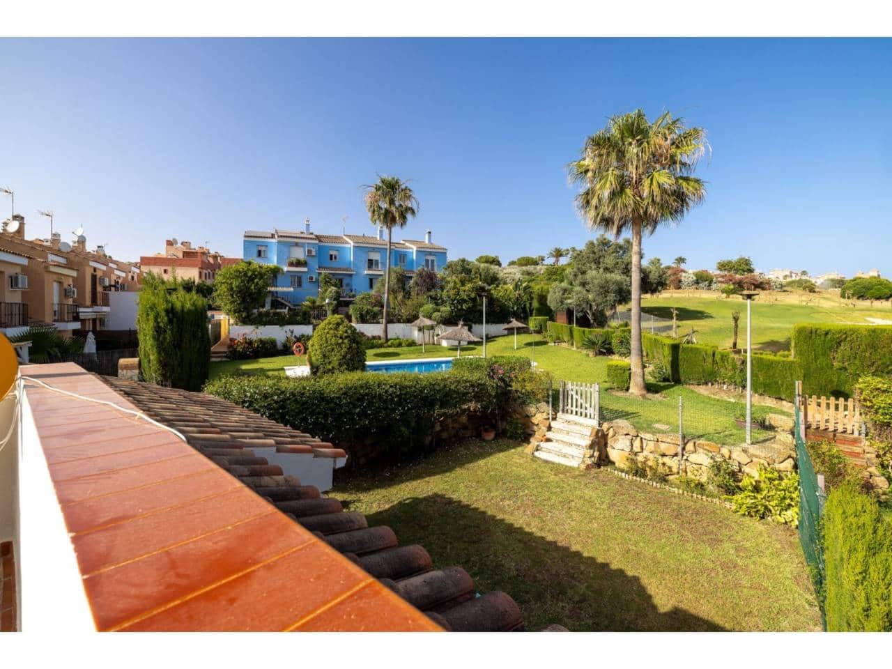 5 soverom Kjedet enebolig til salgs i Manilva med svømmebasseng garasje - € 830 000 (Ref: 9081180)