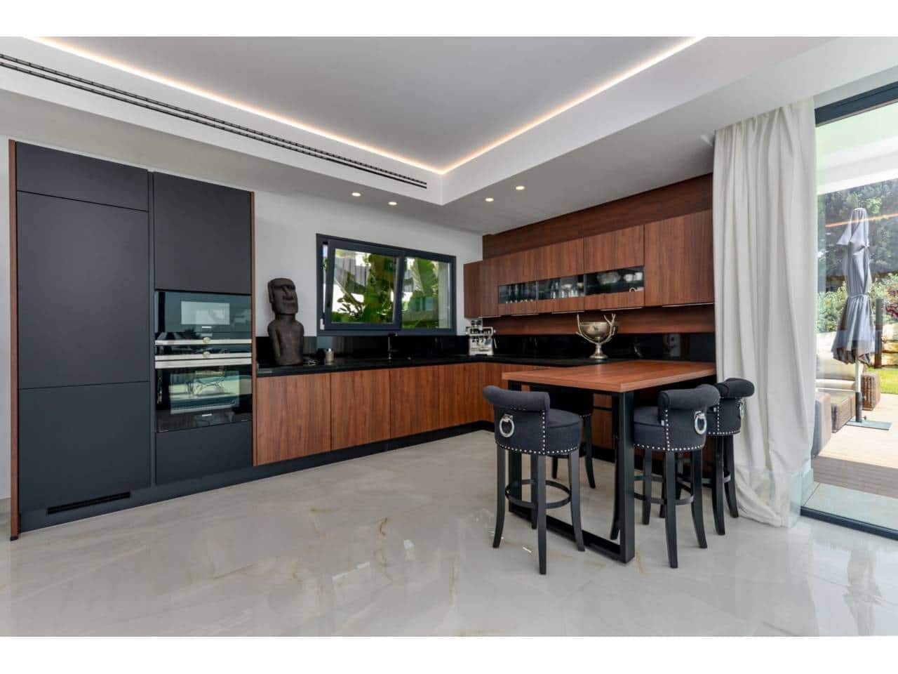 5 soverom Villa til salgs i Manilva med svømmebasseng garasje - € 3 450 000 (Ref: 9081181)