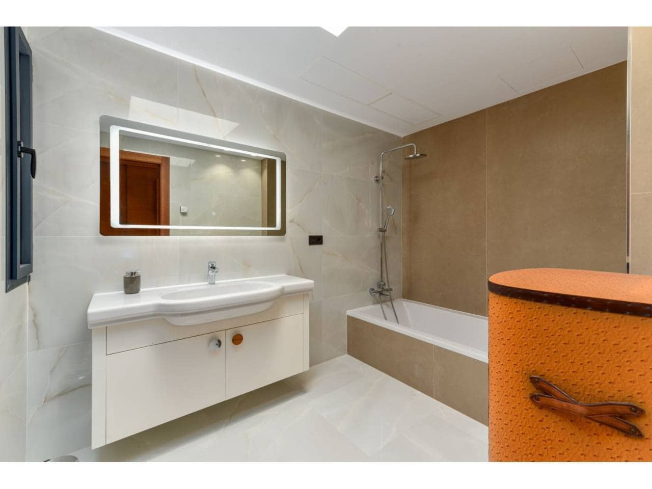 5 soverom Villa til salgs i Manilva med svømmebasseng garasje - € 3 450 000 (Ref: 9081181)