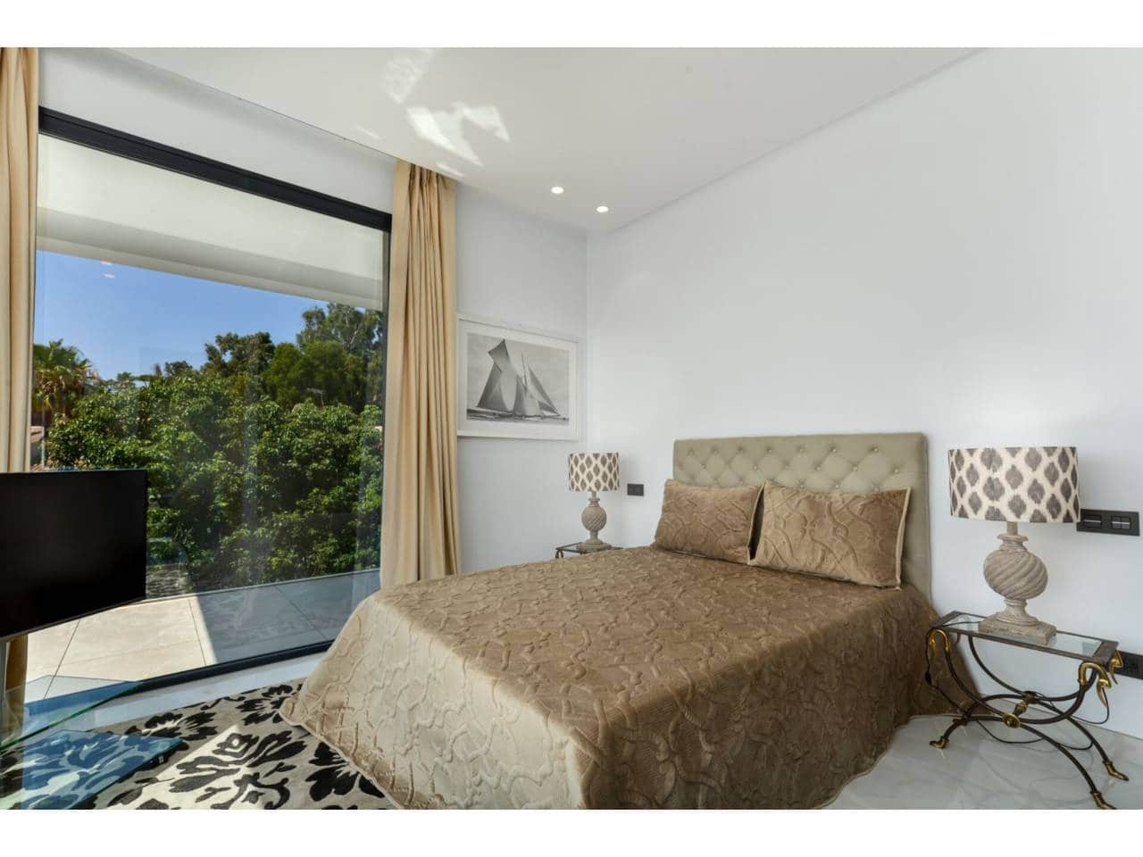 5 soverom Villa til salgs i Manilva med svømmebasseng garasje - € 3 450 000 (Ref: 9081181)