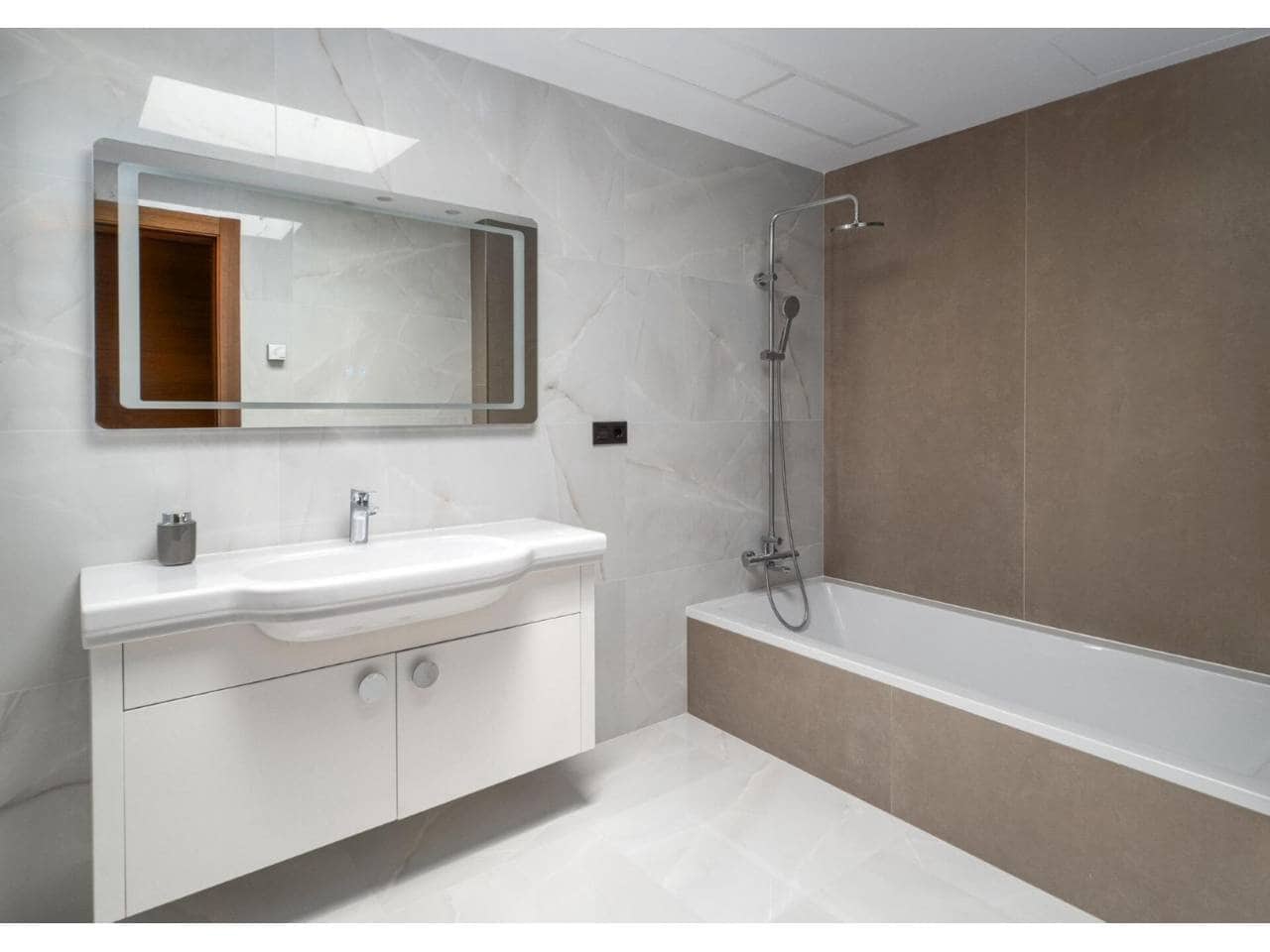 5 soverom Villa til salgs i Manilva med svømmebasseng garasje - € 3 450 000 (Ref: 9081181)