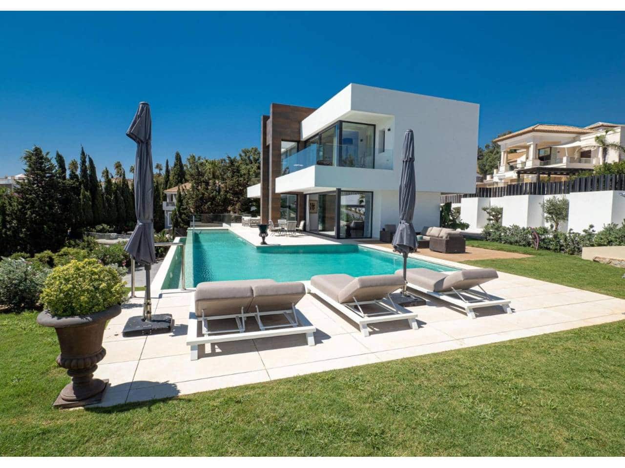 5 soverom Villa til salgs i Manilva med svømmebasseng garasje - € 3 450 000 (Ref: 9081181)