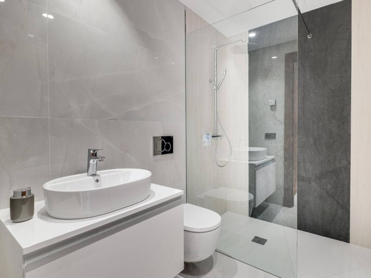 5 soverom Villa til salgs i Manilva med svømmebasseng garasje - € 3 450 000 (Ref: 9081181)