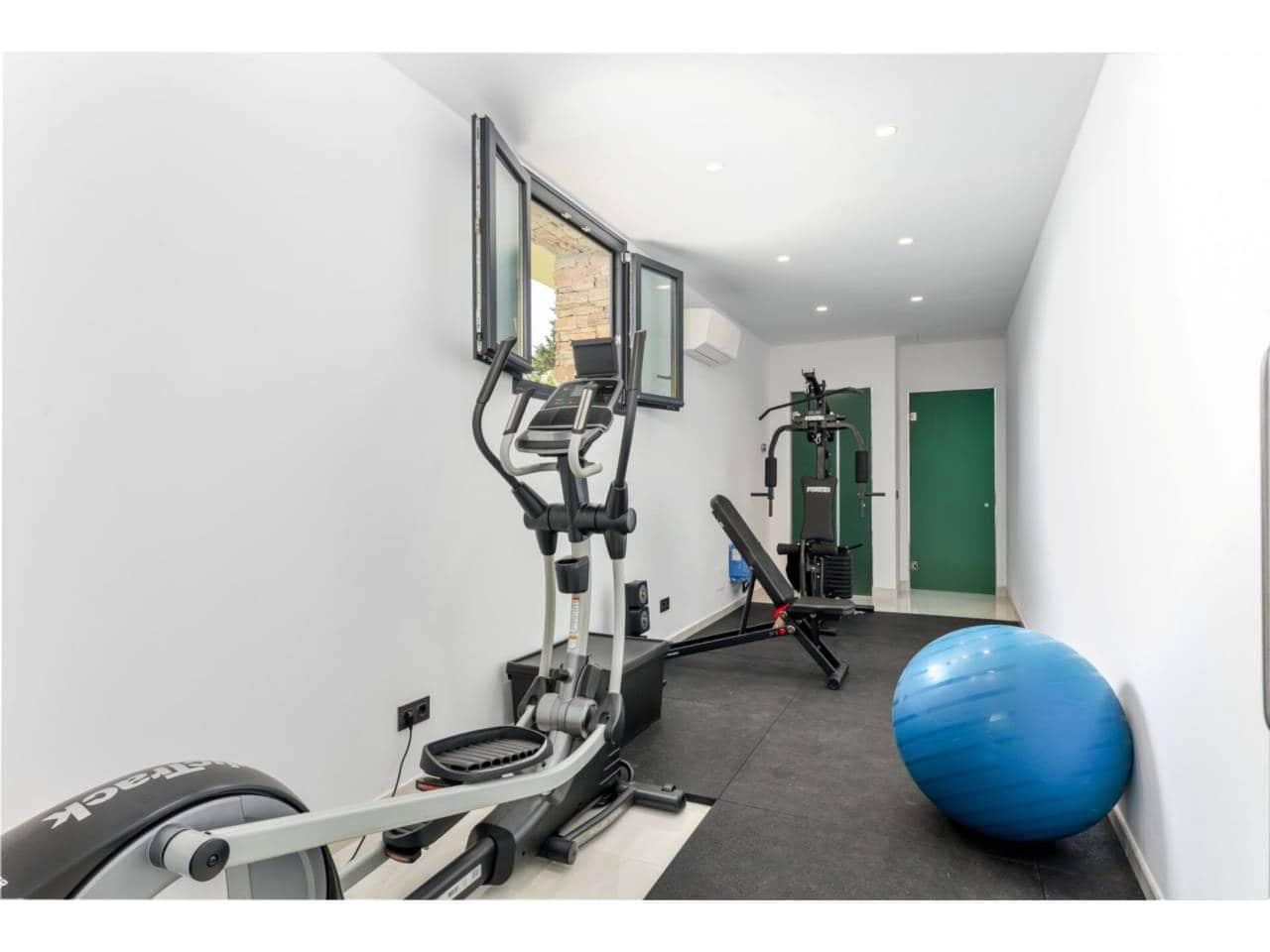 5 soverom Villa til salgs i Manilva med svømmebasseng garasje - € 3 450 000 (Ref: 9081181)