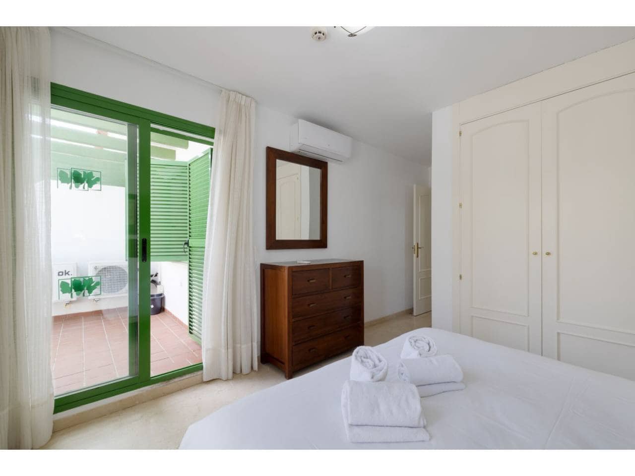 2 bedroom Flat for sale in Manilva with pool garage - € 299,000 (Ref: 9081182)